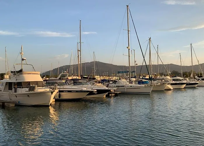 Puerto Deportivo Marina De *