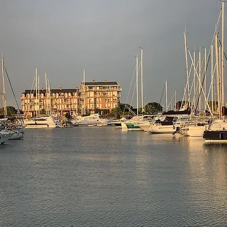 Puerto Deportivo Marina De Апартаменты *