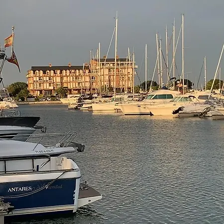 Puerto Deportivo Marina De Апартаменты