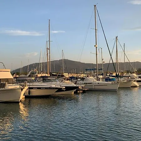 Puerto Deportivo Marina De *